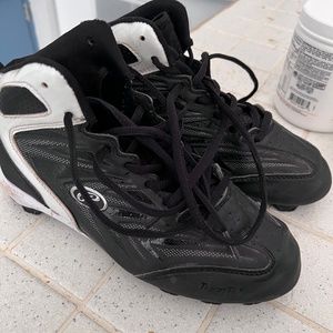 Girls baseball cleats